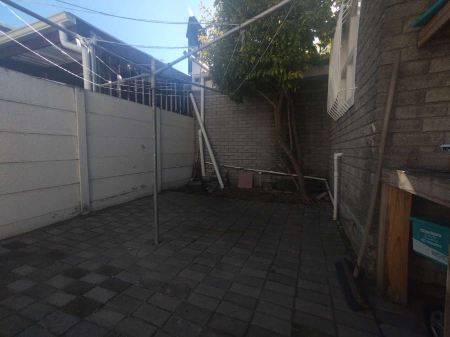 2 Bedroom Property for Sale in Oakglen Western Cape